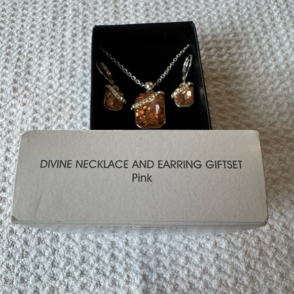 Fashion Necklace and Earrings - Picture 3 of 7